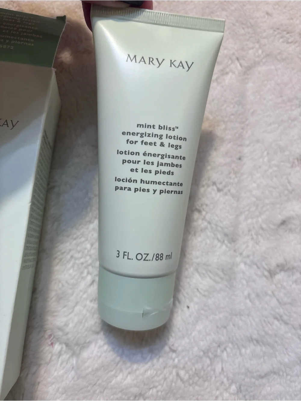 NEW Mary Kay Footsie Roll Foot Care Gift Set Lotion + Comfy Socks Mint Bliss